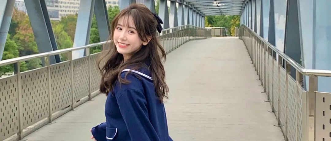 真-純欲天花板的藍(lán)衣戰(zhàn)神，一栗小莎子是怎么火的？