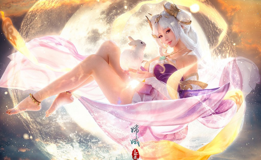 00后COSER妹子“走路搖”一張5圖萬起 吸粉160萬