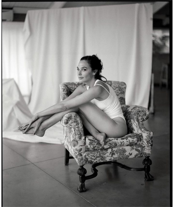 神奇女俠洋裝破裂暴露內襯，驚動23萬人震驚不已